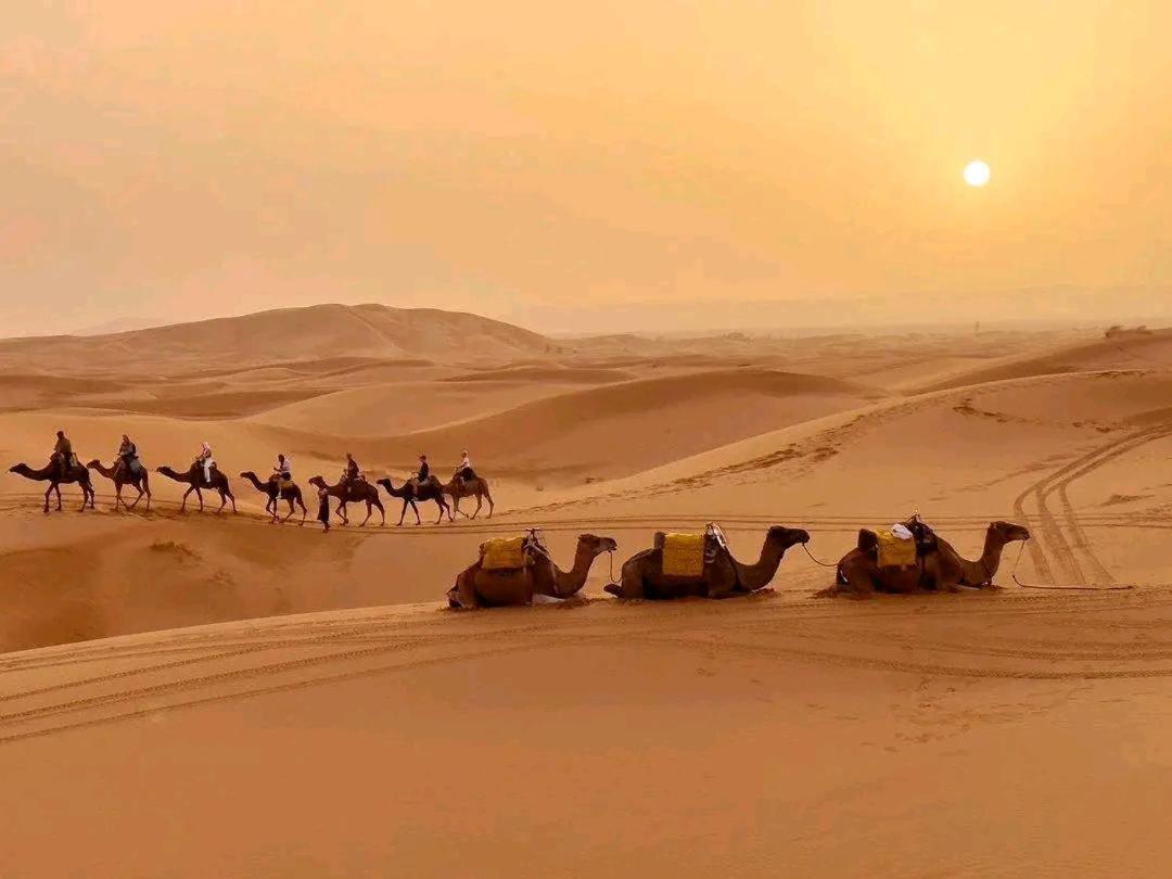 Sahara House Hotel Merzouga Bagian luar foto