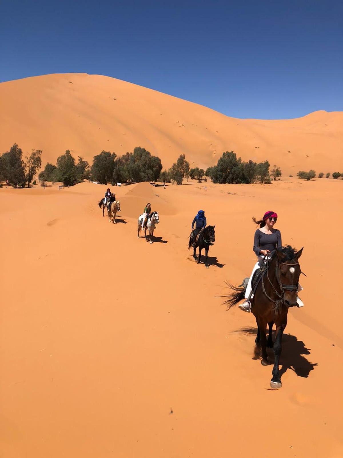 Sahara House Hotel Merzouga Bagian luar foto